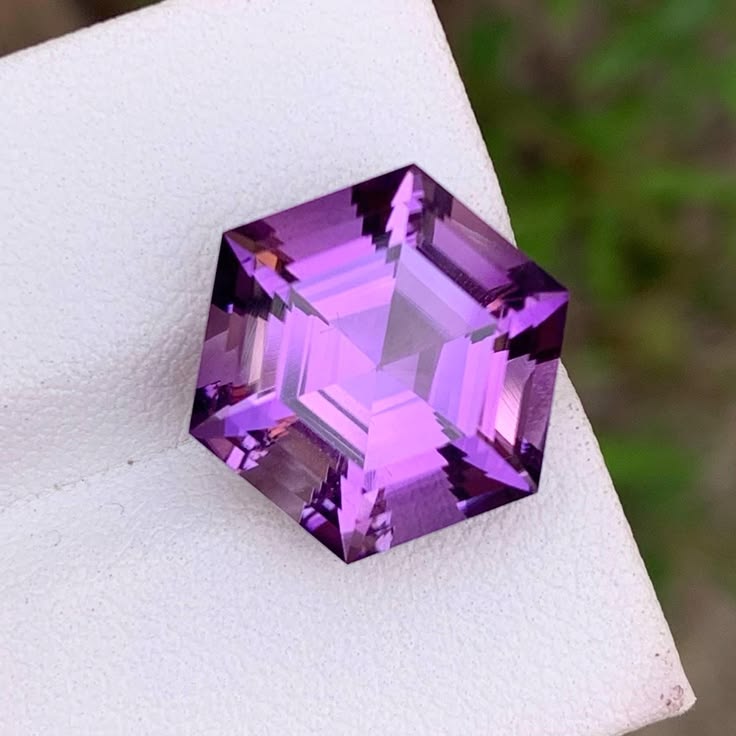 Hexagonal, 5 ct, J, SI2